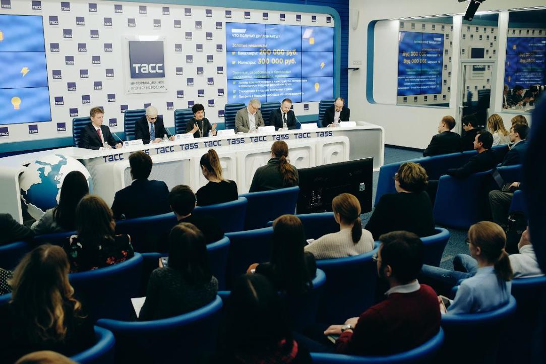 НИУ ВШЭ — лидер по числу дипломантов олимпиады «Я – профессионал» Иллюстрация к новости: НИУ ВШЭ — лидер по числу дипломантов олимпиады «Я – профессионал»